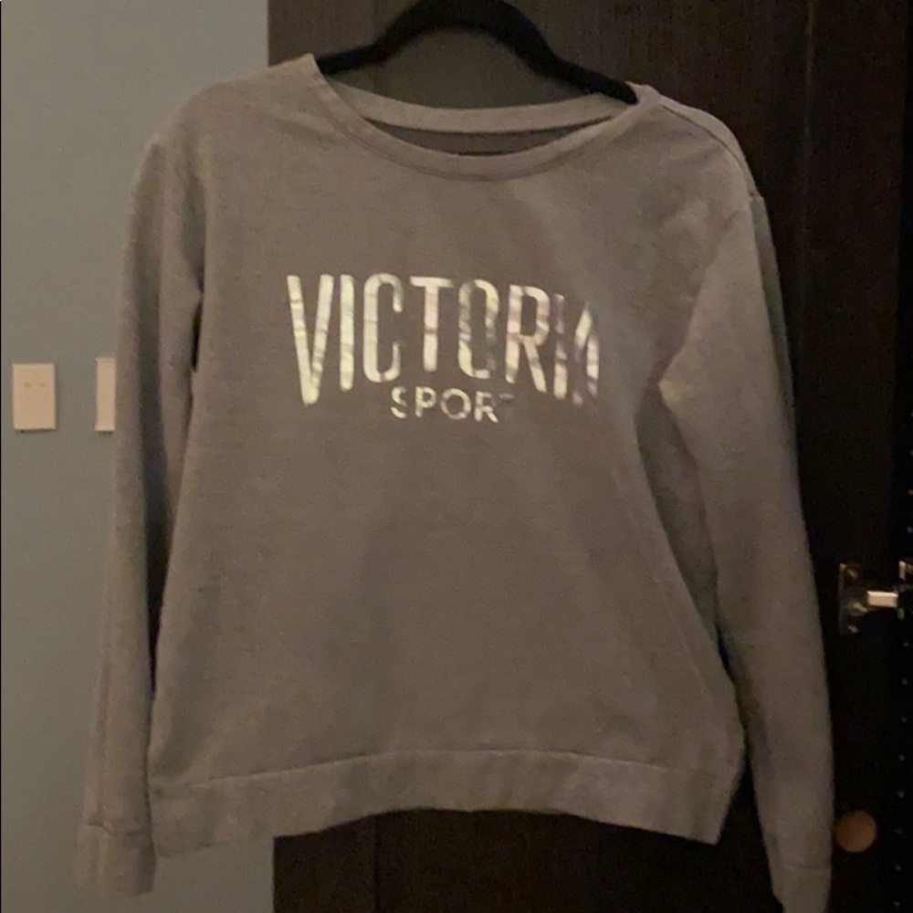 Victoria Sport sweatshirt medium